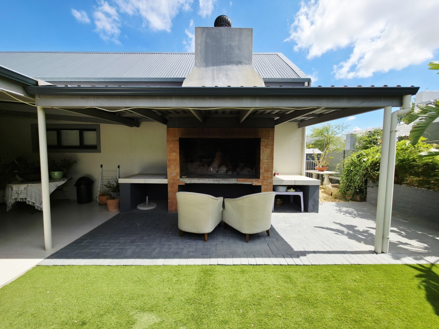 3 Bedroom Property for Sale in Uitsig Western Cape